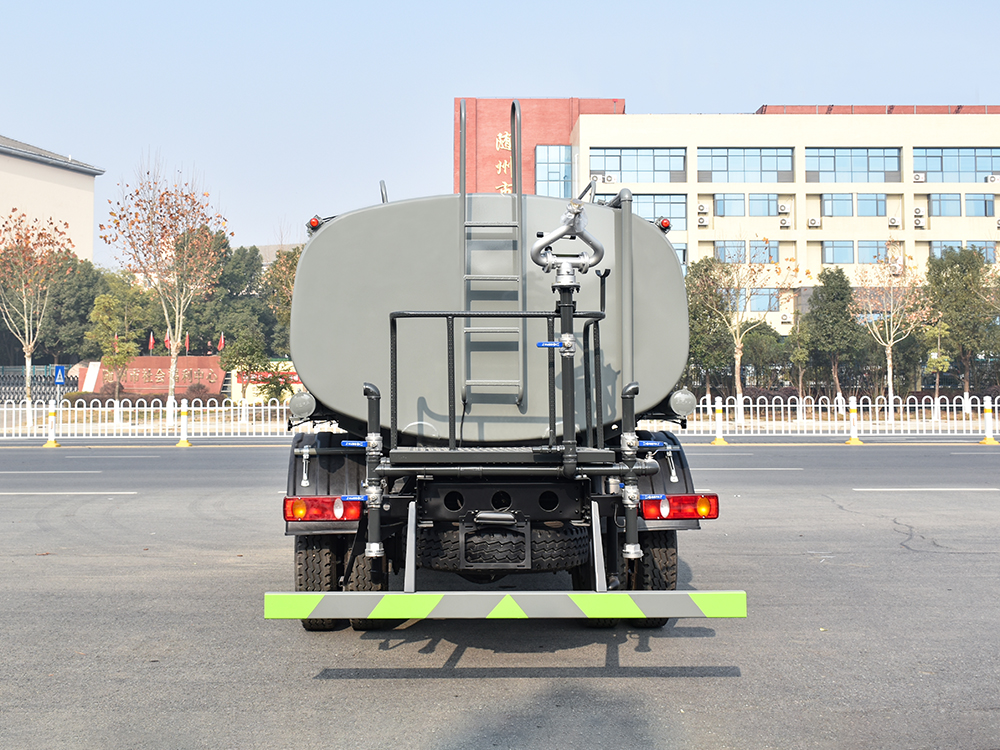 12方天錦軸距3950龍擎210馬力灑水車